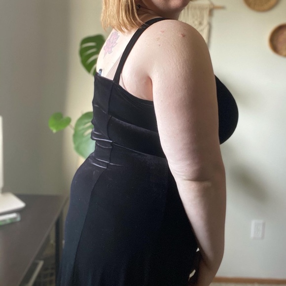 90s Vintage Style Black Velvet Plus Size Dress - Picture 2 of 4